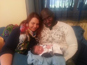 Saliu con mamma Alessia e papà Mustafà